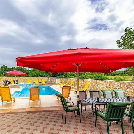 8 Bedroom Lovely In * Pula