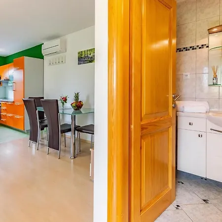 8 Bedroom Lovely In * Pula
