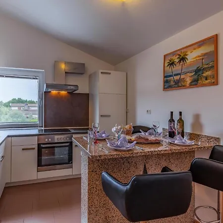 Holiday home 8 Bedroom Lovely In Pula