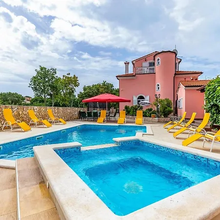Holiday home 8 Bedroom Lovely In