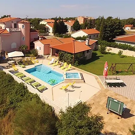 Holiday home 8 Bedroom Lovely In *