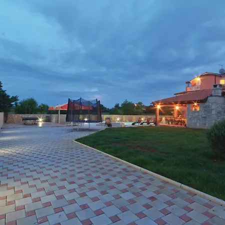 8 Bedroom Lovely In Holiday home *