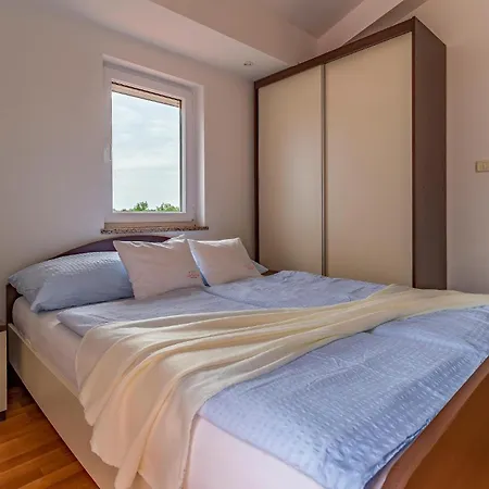 8 Bedroom Lovely In Pula