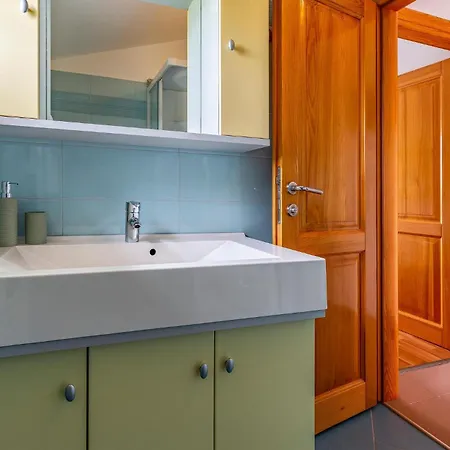 Дом отдыха 8 Bedroom Lovely In