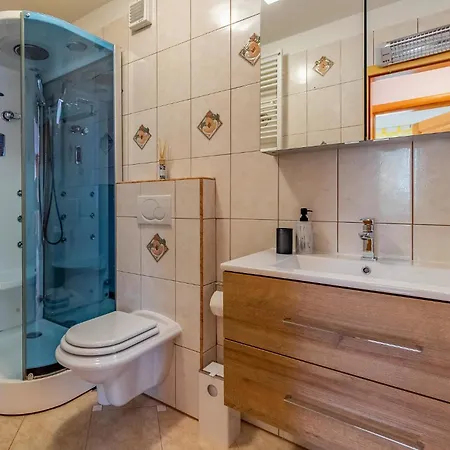 Holiday home 8 Bedroom Lovely In Pula