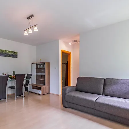 8 Bedroom Lovely In *