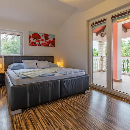 Amazing In With Sauna 別荘 プーラ