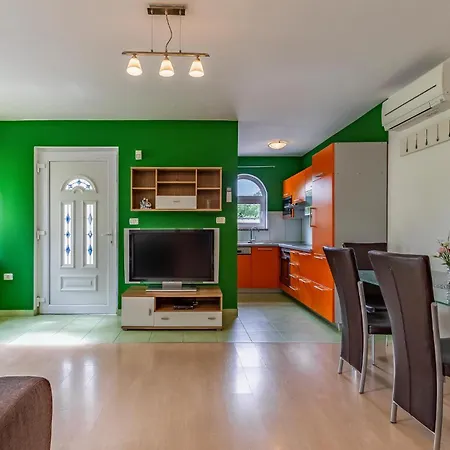 8 Bedroom Lovely In Holiday home Pula