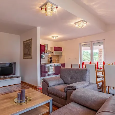 8 Bedroom Lovely In *