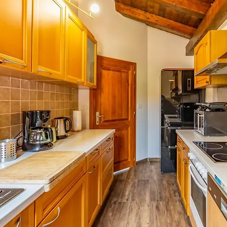 8 Bedroom Lovely In * Pula