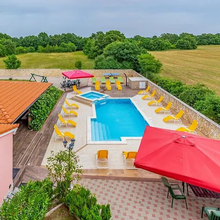 Holiday home 8 Bedroom Lovely In *