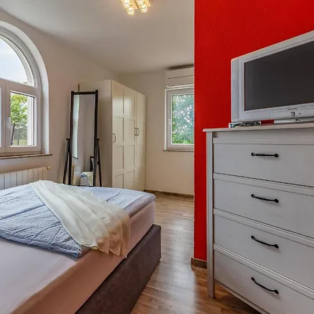 Holiday home 8 Bedroom Lovely In Pula