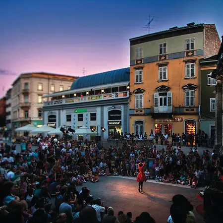 Amazing In With Sauna * Pola