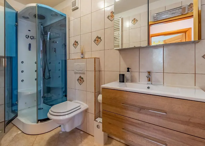 Vikendica Amazing In With Sauna Pula