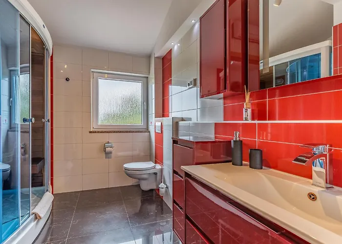 Vikendica Amazing In With Sauna Pula