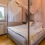 Lovely Home In Pula With Sauna * Pula