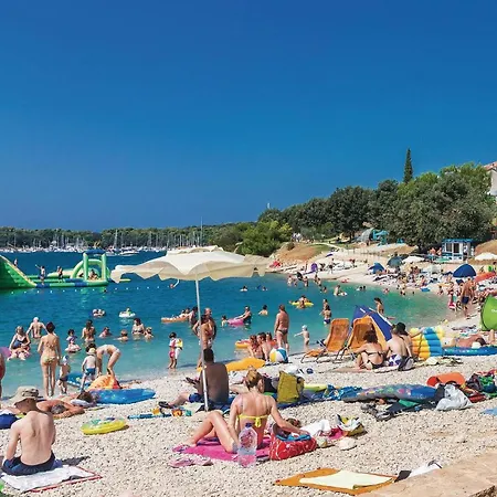 Holiday home 8 Bedroom Lovely In Pula